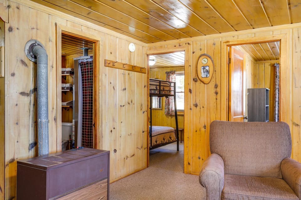 Peaceful Lakefront Cabin, 5 Mi to Dtwn Minocqua! Cabin in Wisconsin