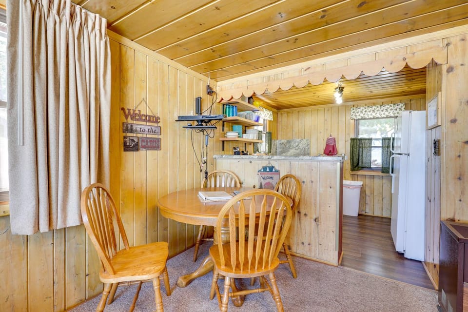 Peaceful Lakefront Cabin, 5 Mi to Dtwn Minocqua! Cabin in Wisconsin