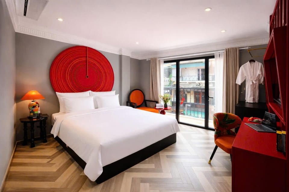Bed, Living room, Photo of the whole room, Seating area, Bedroom