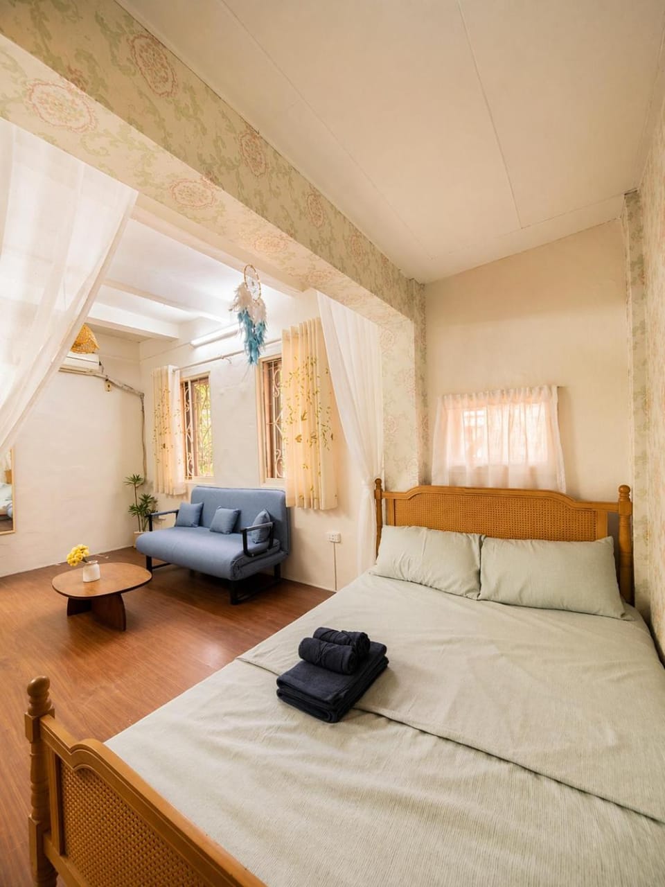 Bed, Living room, Bedroom