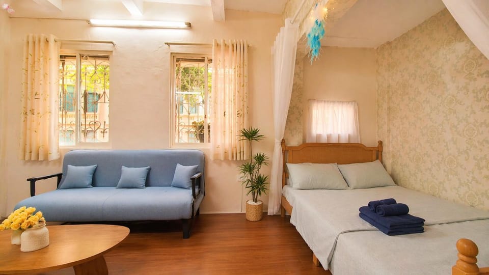 Bed, Living room, Photo of the whole room, Seating area, Bedroom