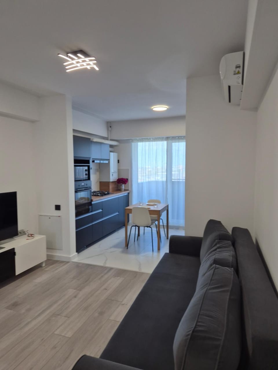 Dining area, kitchen