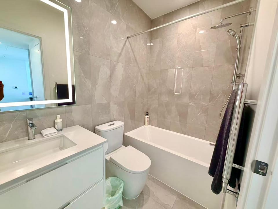 Convenient and Cozy 1B1B near metrotown Apartment in Burnaby