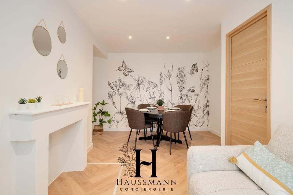 Living room, Seating area, Dining area
