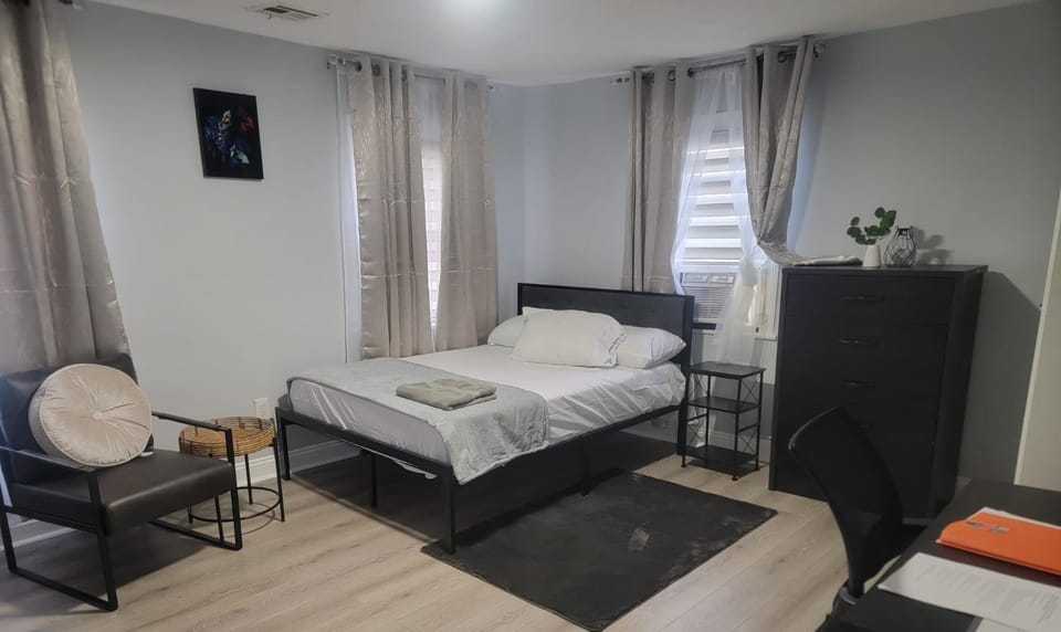 Photo of the whole room, Bedroom, towels
