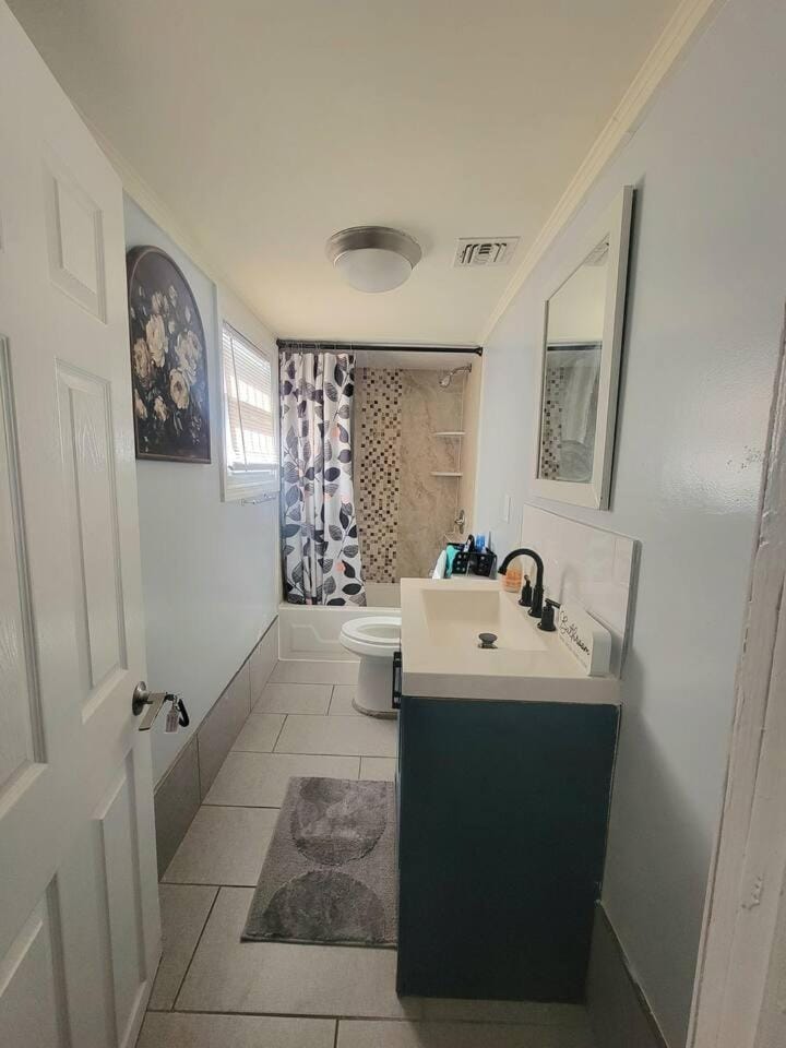 Room in Newark Near EWR & NYC Vacation rental in Newark