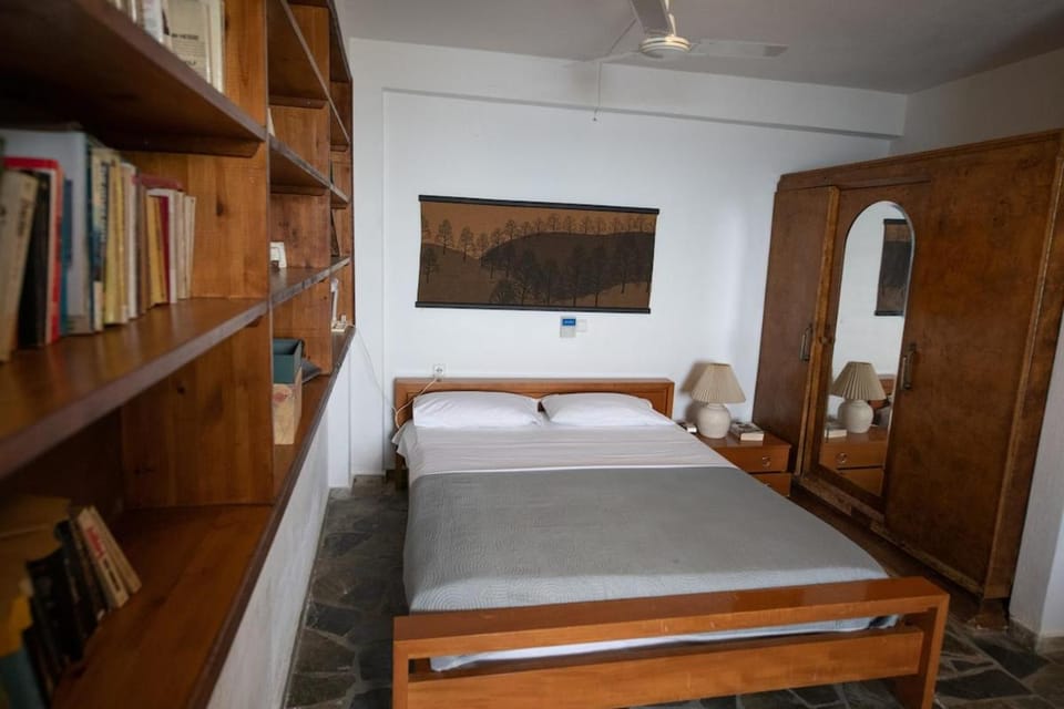 Bed, Library, Bedroom, wardrobe