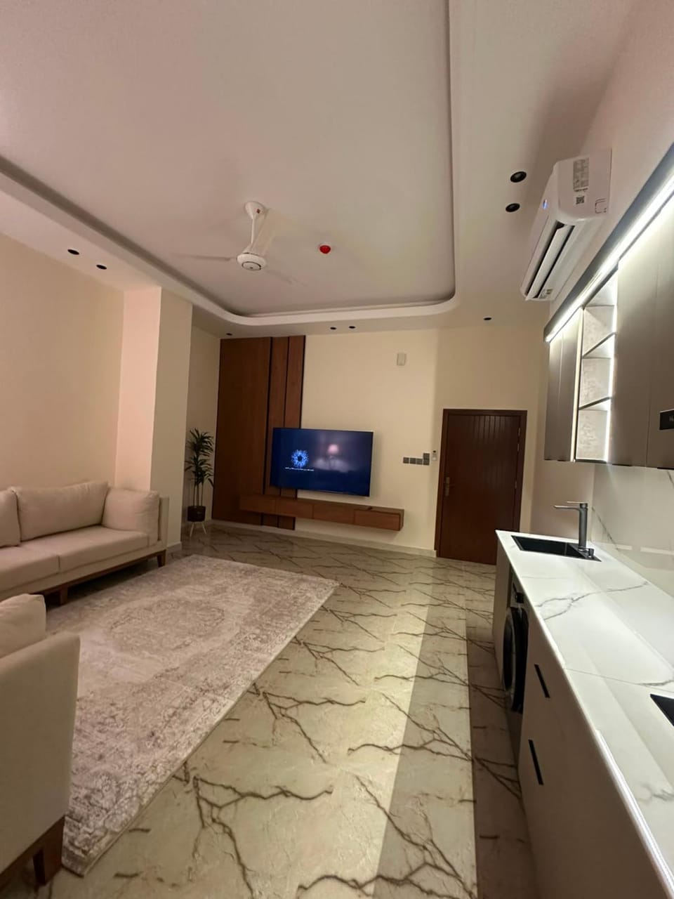 TV and multimedia, Kitchen or kitchenette, Living room
