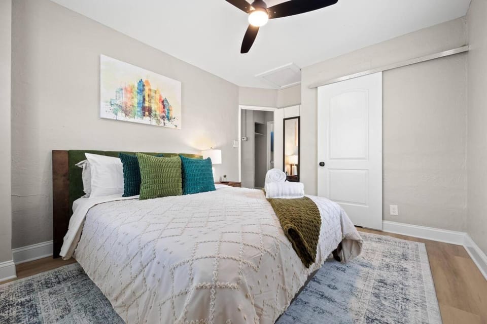 Bed, Photo of the whole room, Bedroom