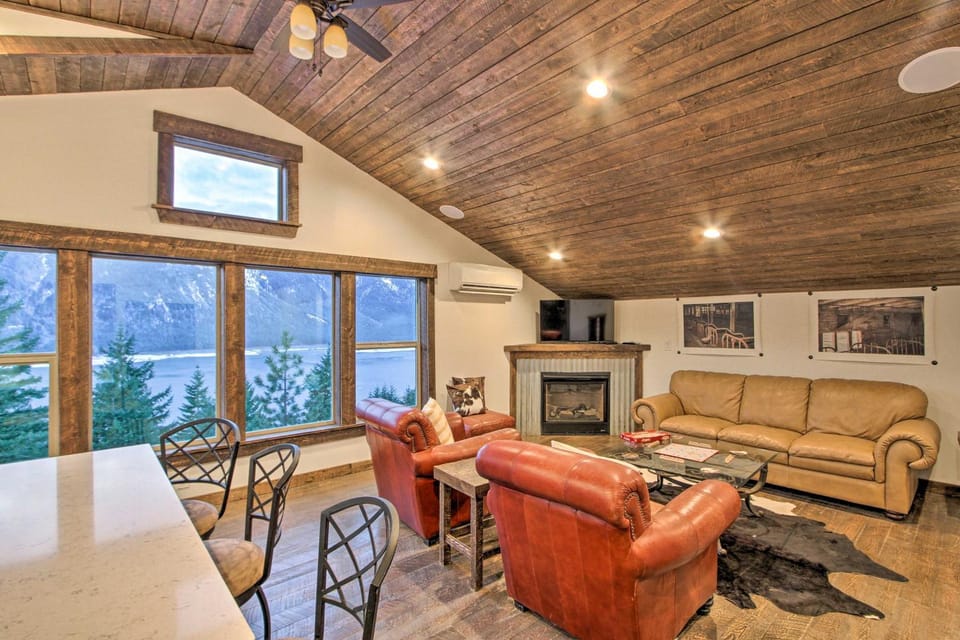 Game Room & Mtn Views: Large Cle Elum Lake House House in Cle Elum Lake