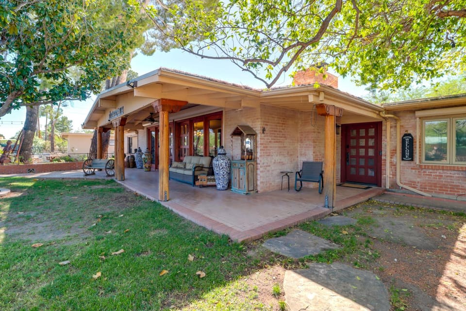 Swim Spa & Courtyards: Tucson Estate Near Sabino House in Catalina Foothills