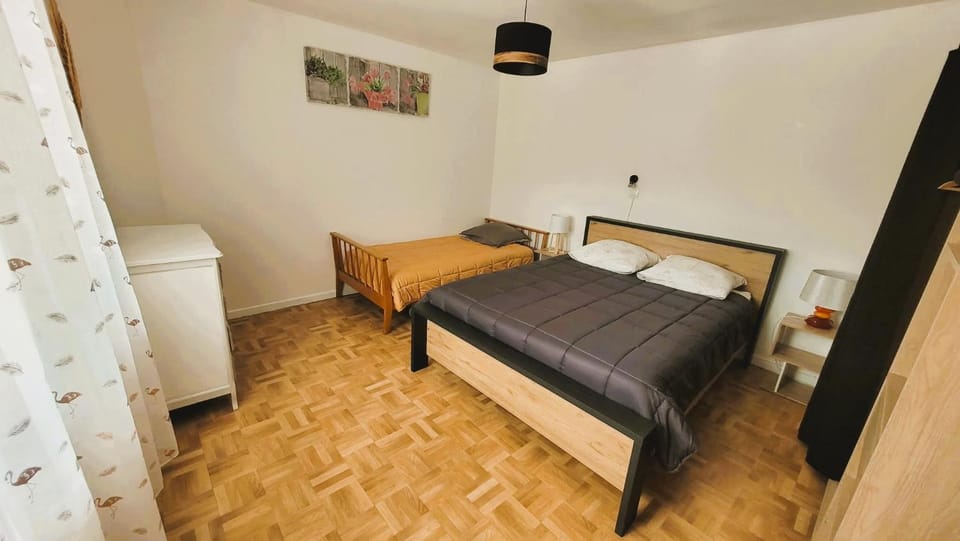 Photo of the whole room, Bedroom