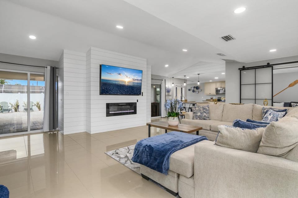 TV and multimedia, Living room, Seating area