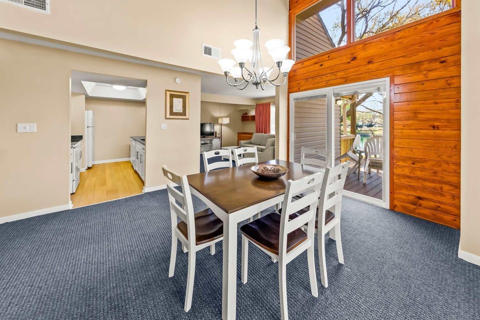 Sand Castle Village Townhome-3BR Pool Hot Tub & Resort Access House in Fairfield Harbour
