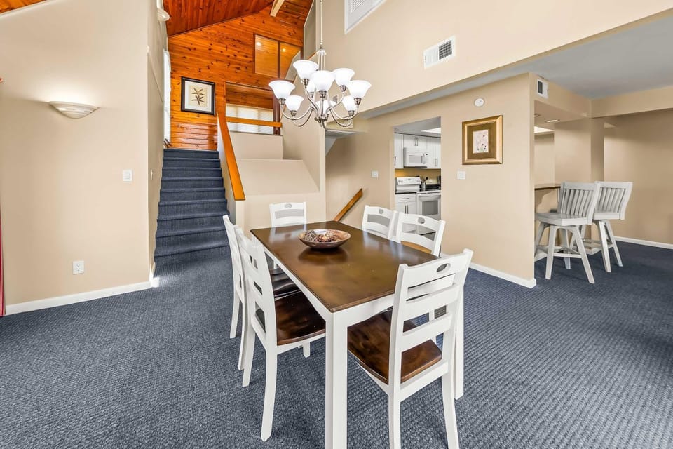 Family-Friendly Townhome at Sand Castle Village- Pool Lake & Fun House in Fairfield Harbour