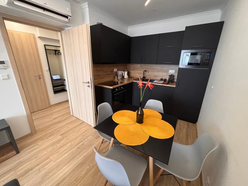 Kitchen or kitchenette, Dining area, oven, stove, toaster