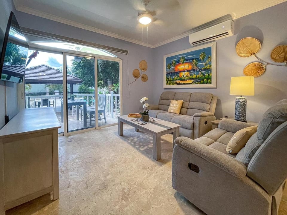 1 min walk beach,bars,grocery House in Punta Cana