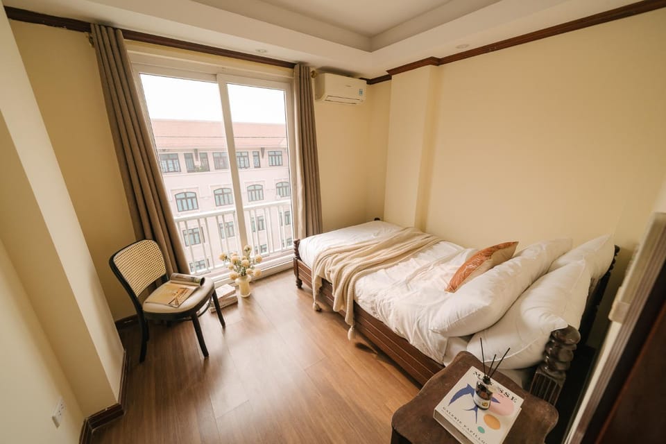 Photo of the whole room, Bedroom