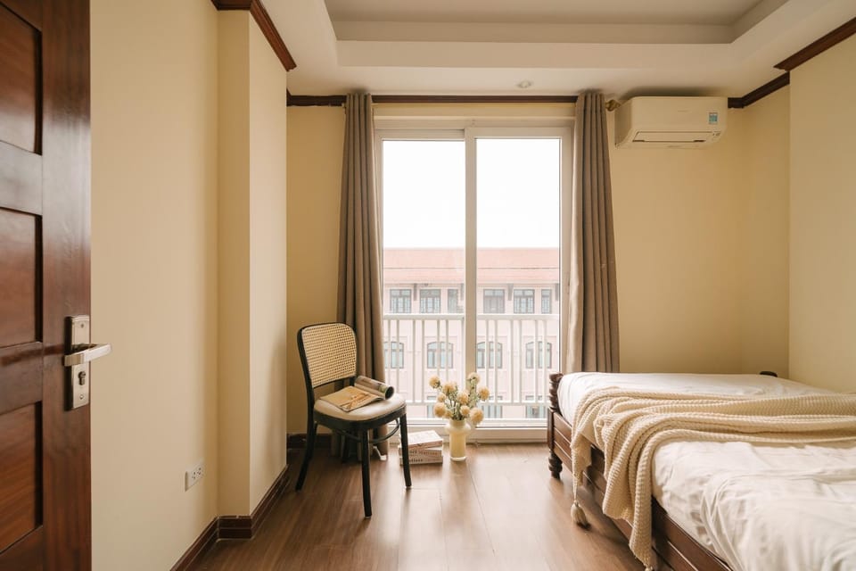 Photo of the whole room, Bedroom