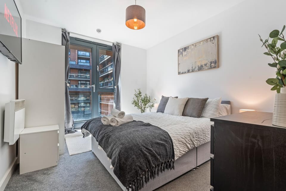 Bed, Photo of the whole room, Bedroom