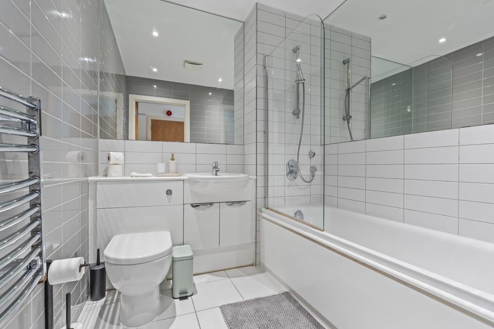 Shower, Toilet, Bathroom, Bath