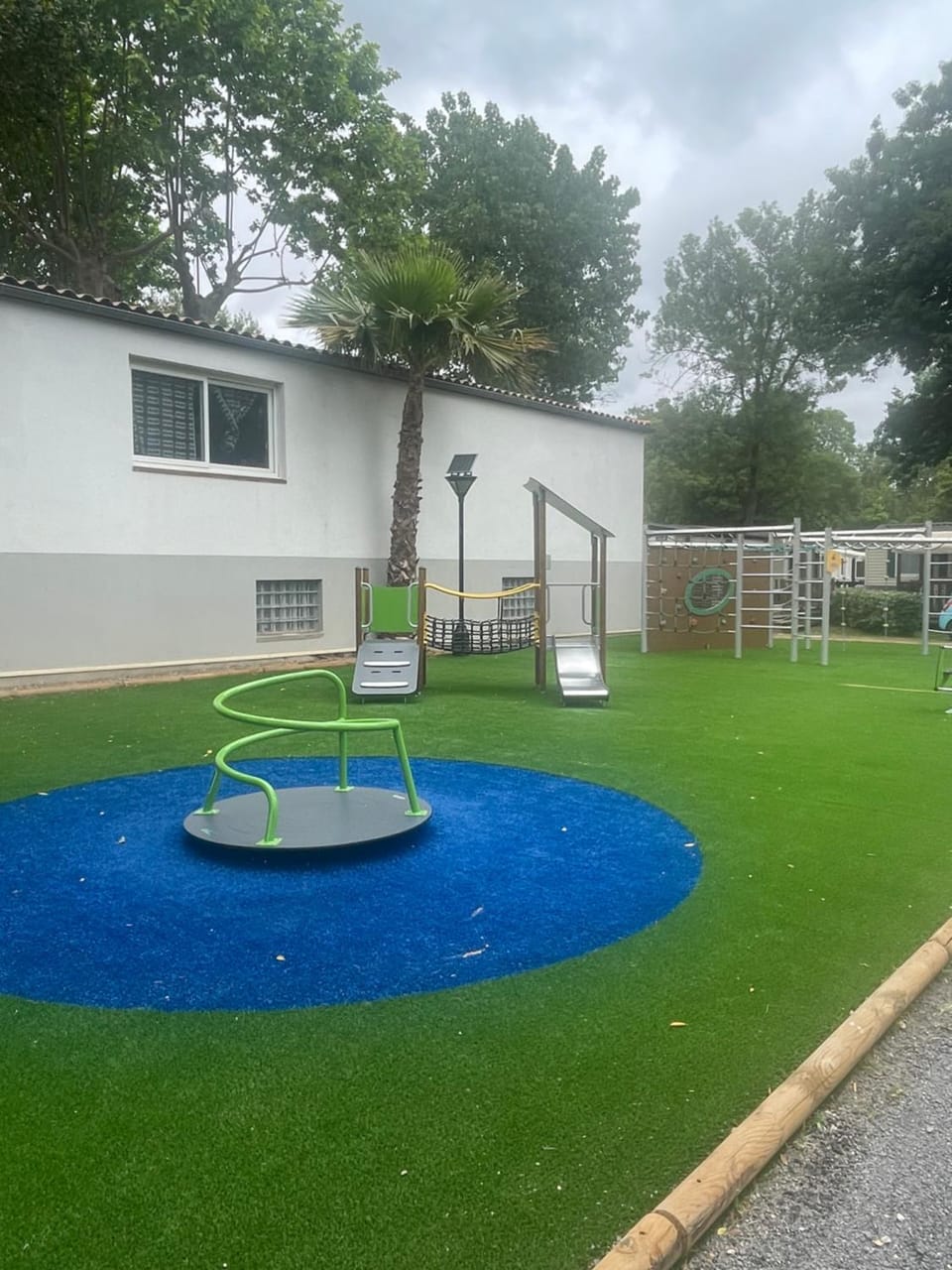 Mobilhome Ligaropa climatisé 3 ch 6 pers camping des 7 fonts Campground/ 
RV Resort in Agde