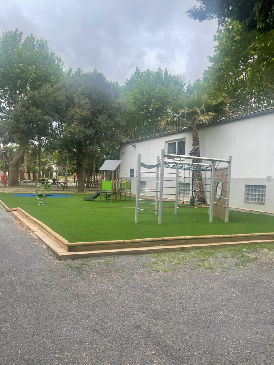 Mobilhome Ligaropa climatisé 3 ch 6 pers camping des 7 fonts Campground/ 
RV Resort in Agde