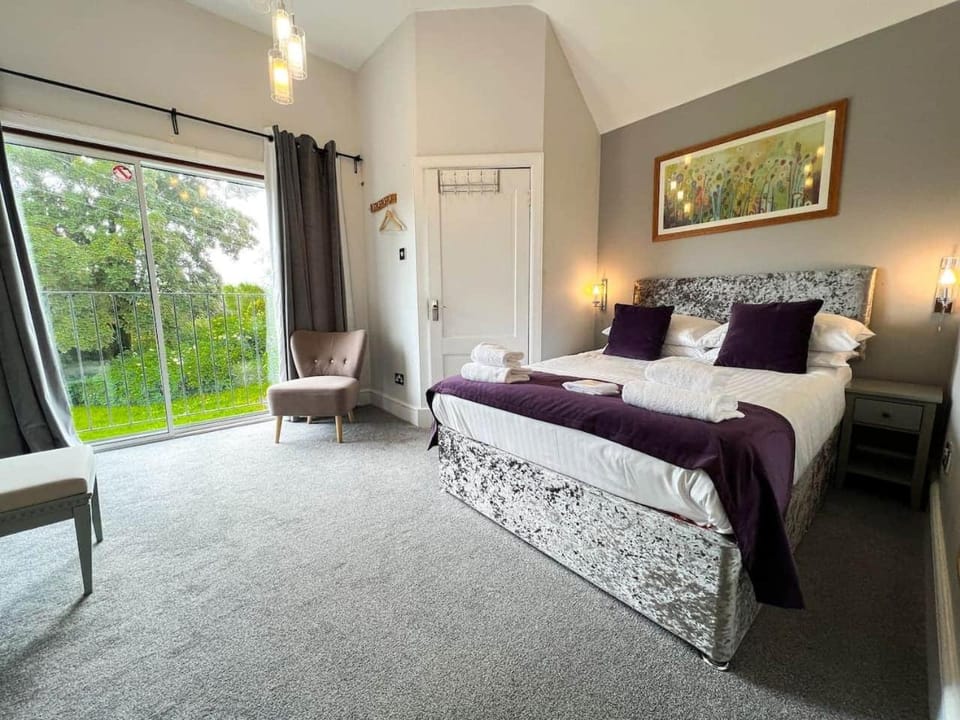 Spacious Drymen Village Retreat Apartment in Scotland