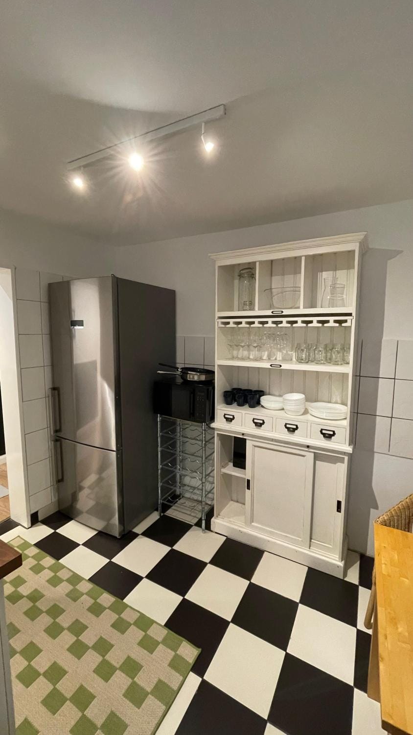 Kitchen or kitchenette, oven
