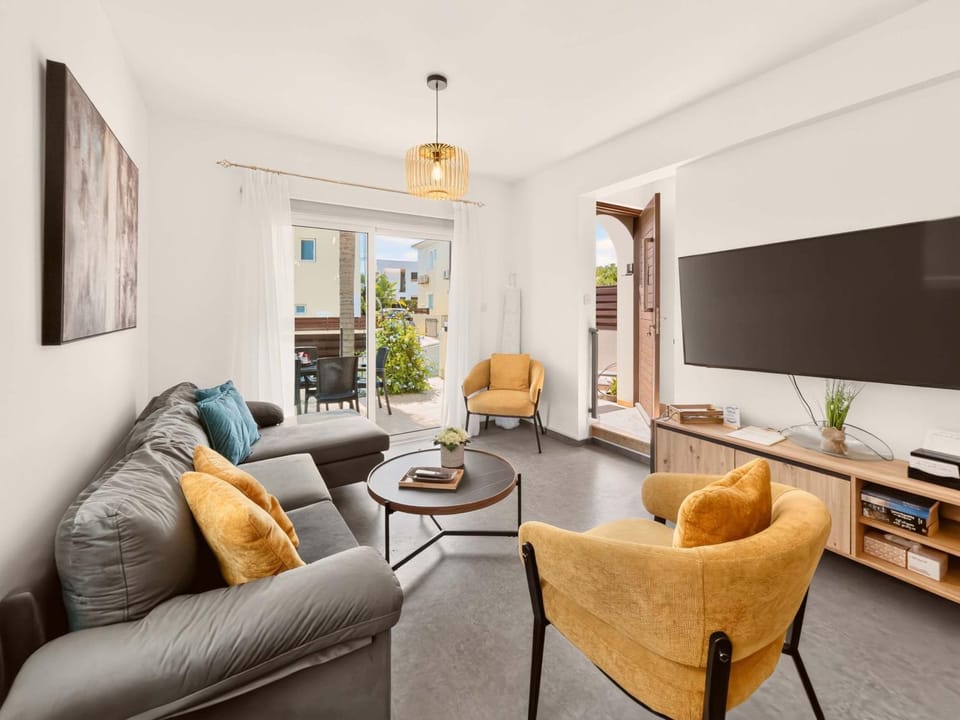 Communal lounge/ TV room, Living room