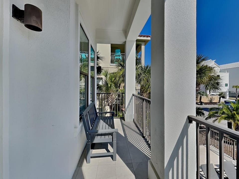 Neighbourhood, Balcony/Terrace, Seating area