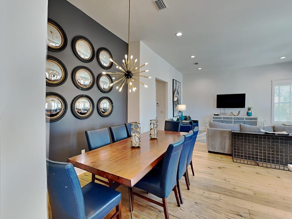 TV and multimedia, Living room, Seating area, Dining area, furniture