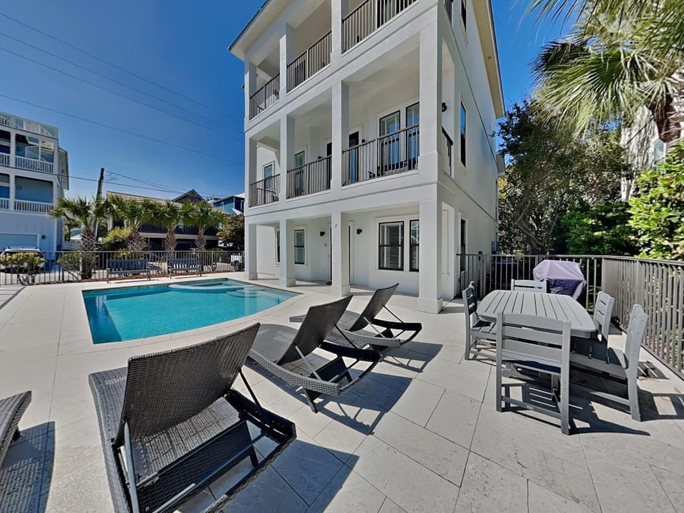 Property building, Patio, Neighbourhood, Garden, Seating area, Swimming pool