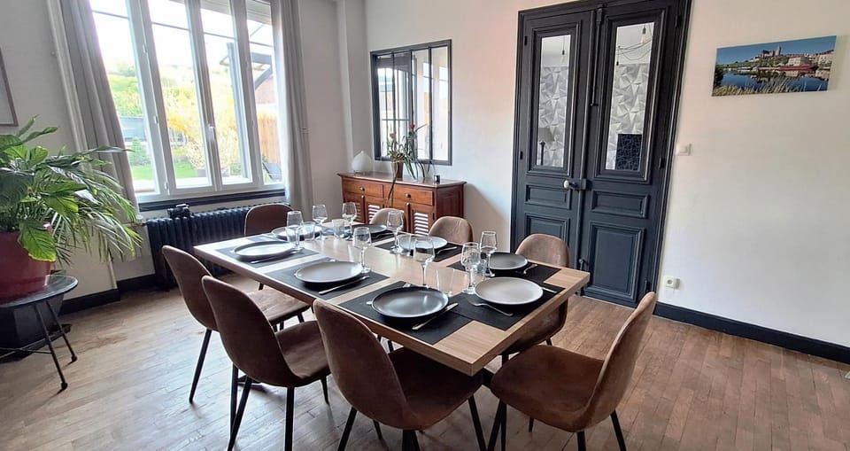 Dining area, Meals