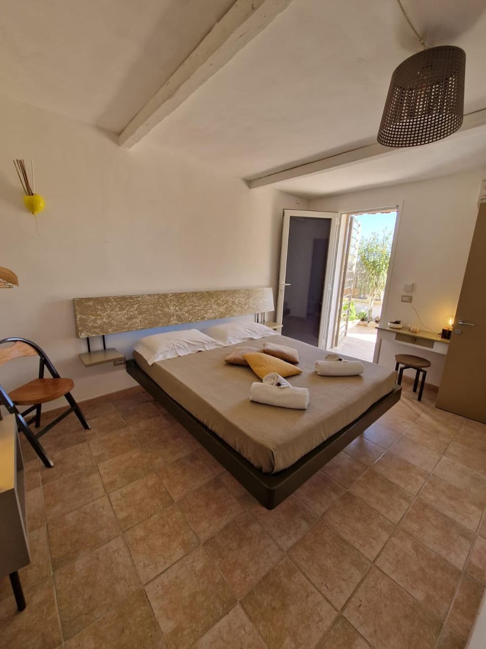 Bed, Photo of the whole room, Bedroom, towels