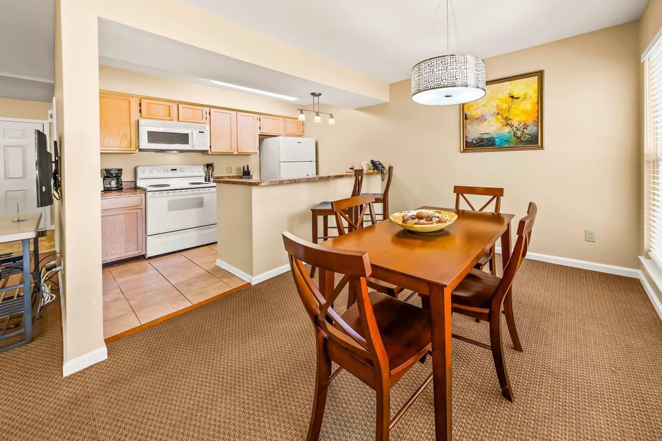 Luxury Condo with Golf Course Views Pools & Resort Access House in Fairfield Harbour