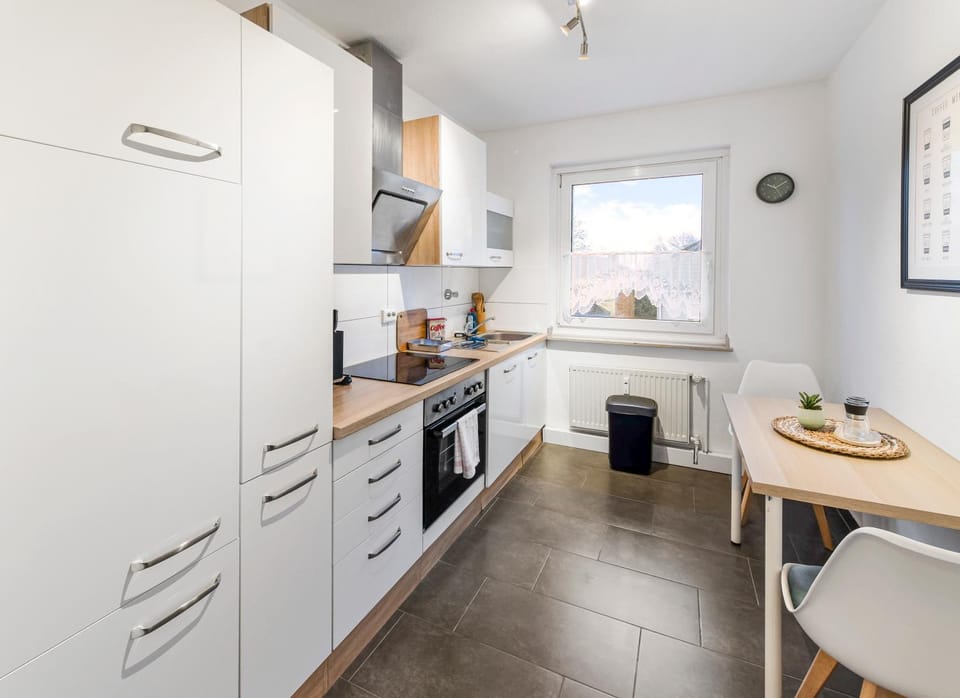 Coffee/tea facilities, Kitchen or kitchenette, dishwasher, microwave, oven, stove, toaster, kitchen