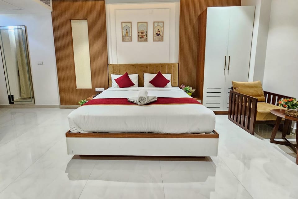 Bed, Seating area