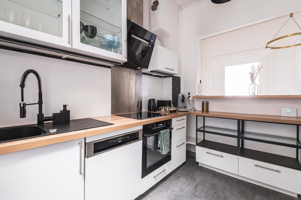 Kitchen or kitchenette, dishwasher, oven, stove