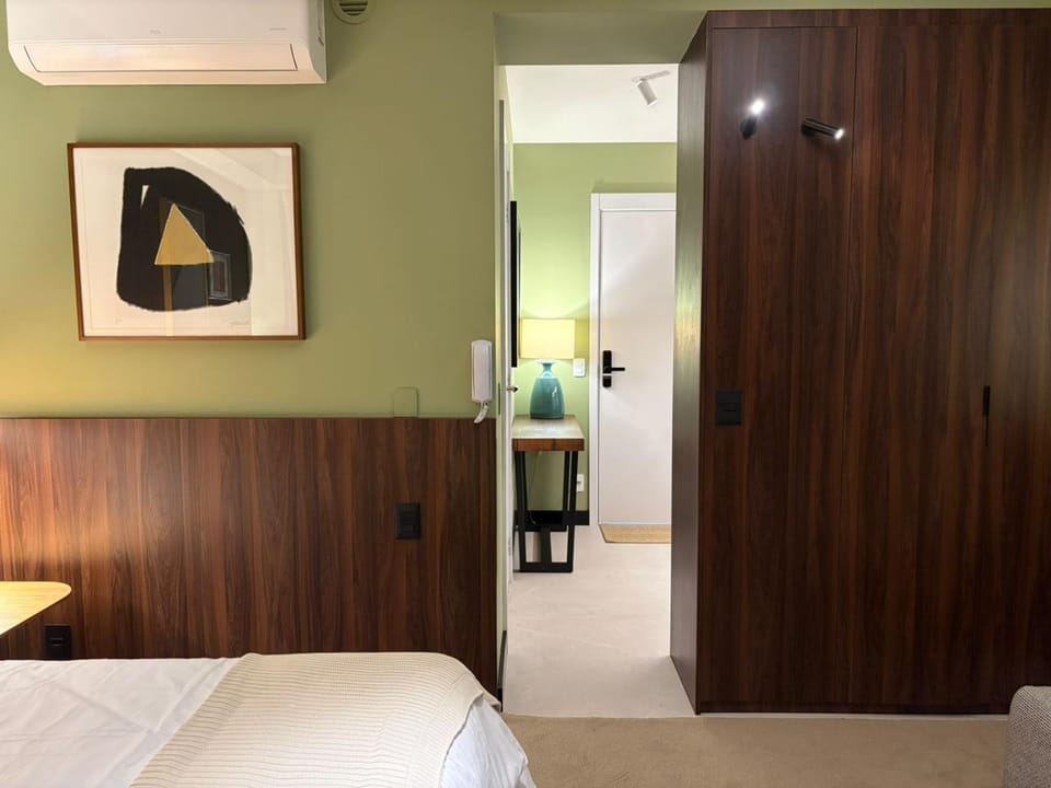 Photo of the whole room, Bedroom