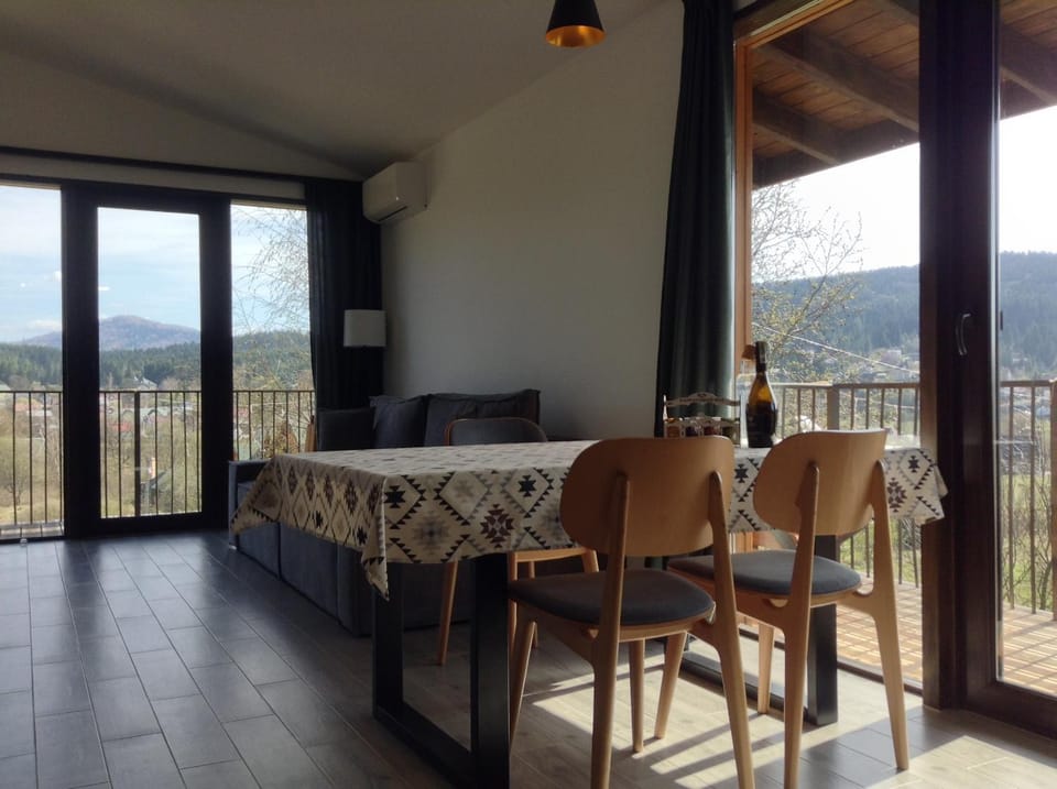 Patio, Day, Natural landscape, View (from property/room), Balcony/Terrace, Seating area, Dining area, Mountain view