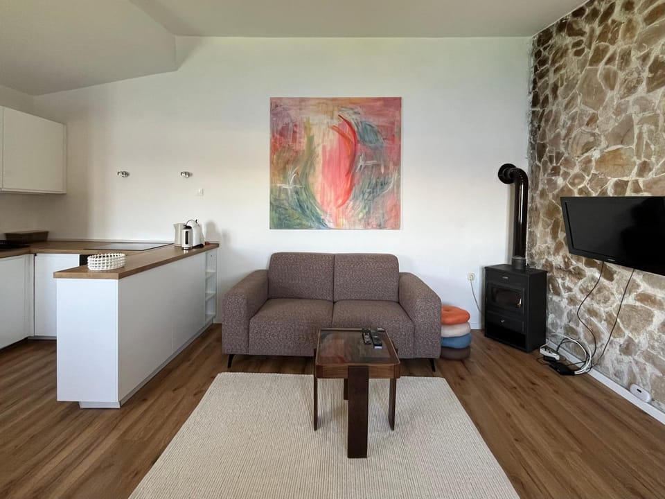 TV and multimedia, Kitchen or kitchenette, Living room