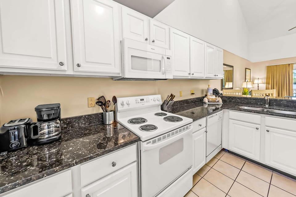Coffee/tea facilities, stove, toaster