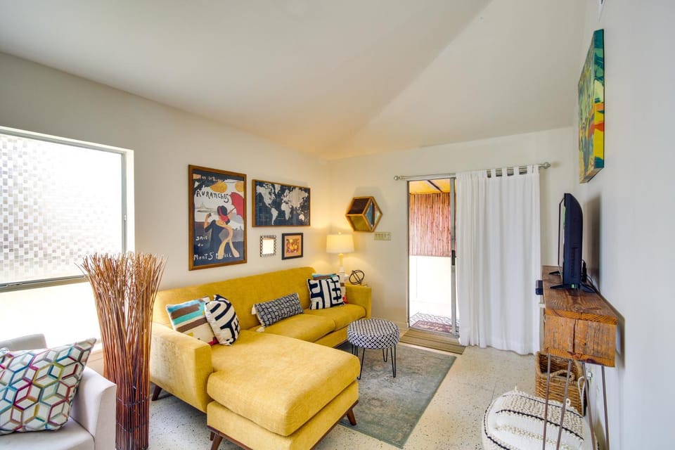 1 Block to Beach: Biloxi Hidden Gem w/ Gulf View Apartment in Biloxi