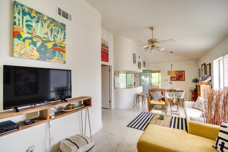 1 Block to Beach: Biloxi Hidden Gem w/ Gulf View Apartment in Biloxi