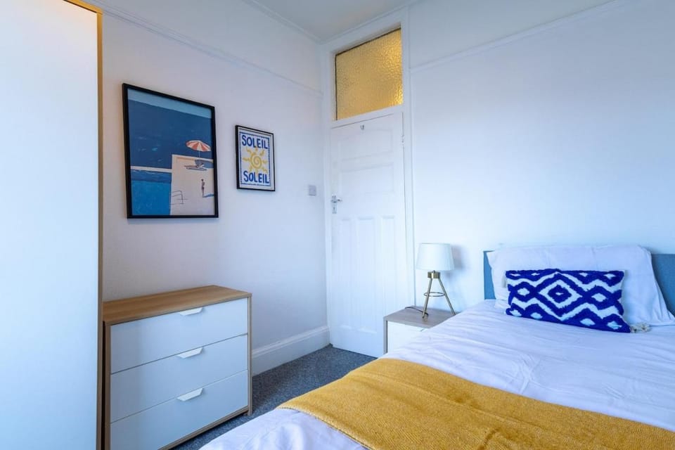 Bright and Spacious 3 Bed Apartment in London