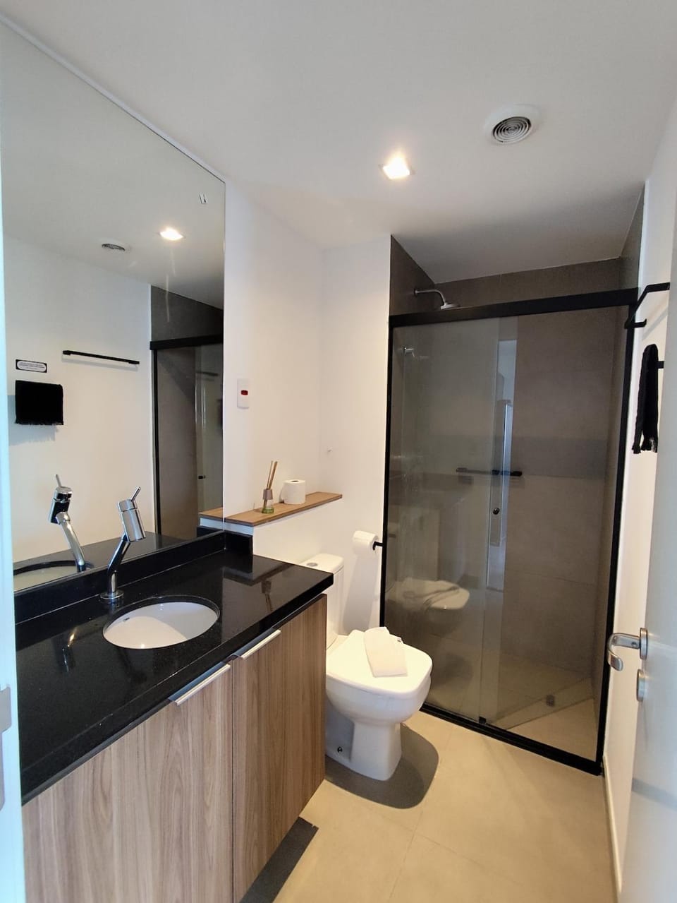​Design Moderno nos Jardins: 3 pessoas com Varanda Apartment in Sao Paulo City