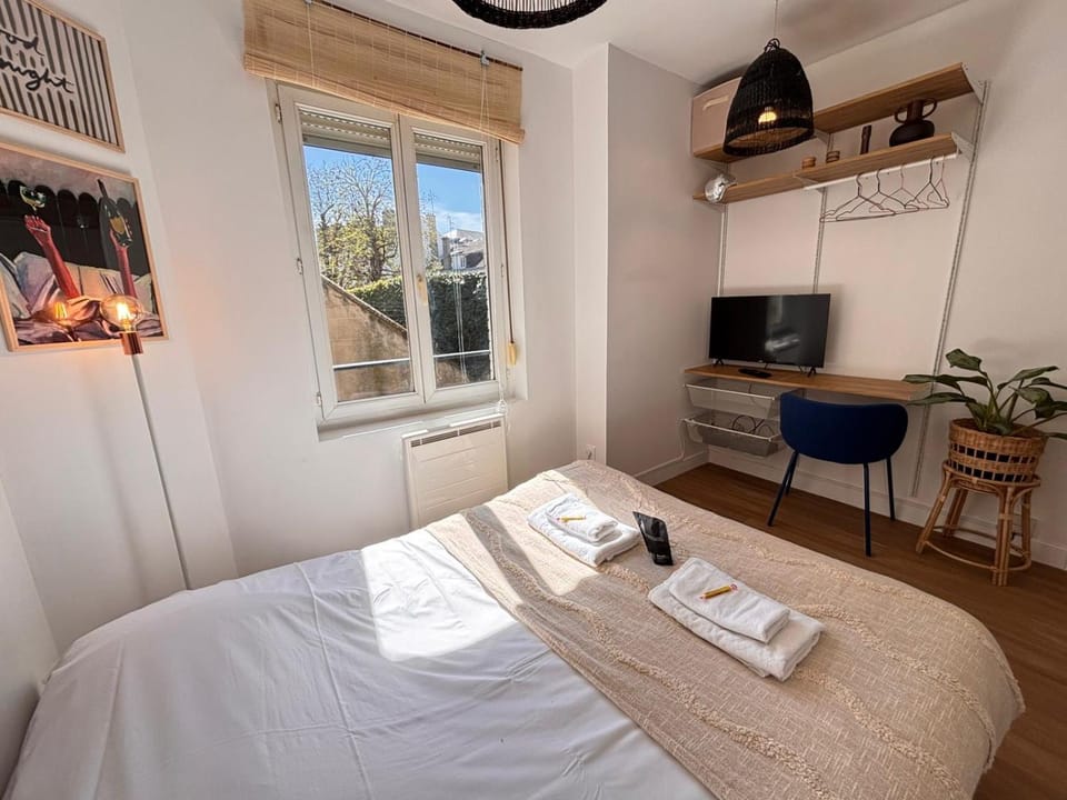 Bed, TV and multimedia