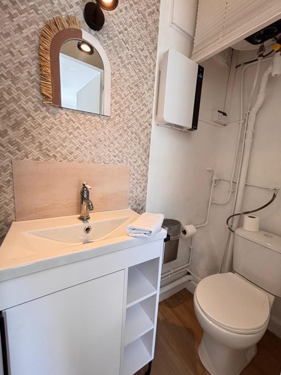 Toilet, Bathroom, towels