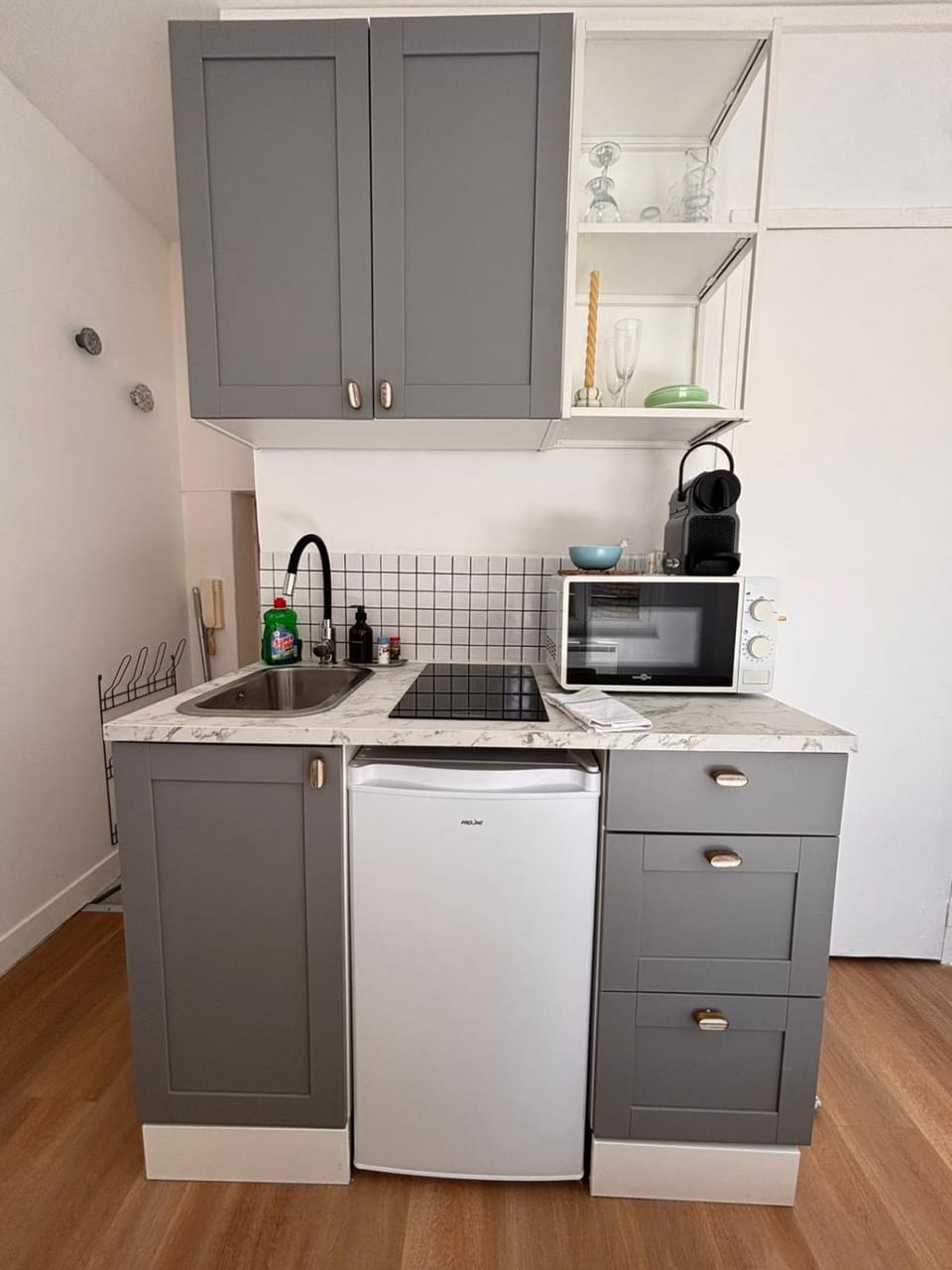 Coffee/tea facilities, Kitchen or kitchenette, microwave